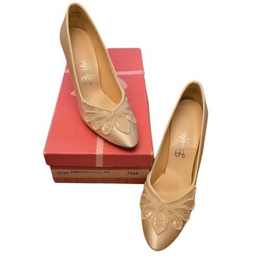Dyeables Vintage Ivory Satin Bridal Pumps Faux Pearl Sequin Heels 7.5 AA Box